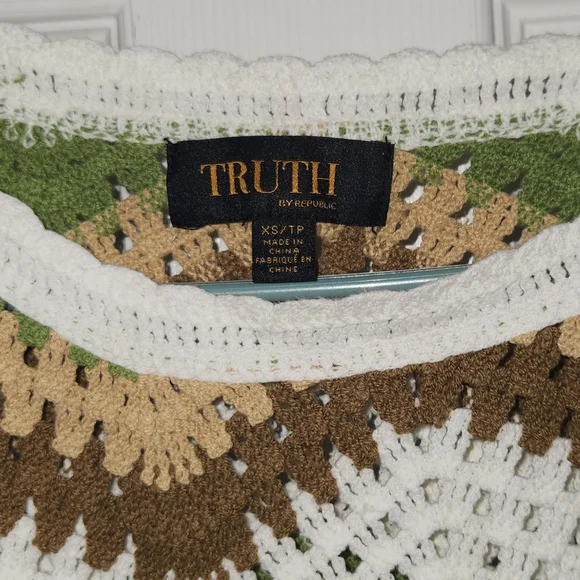 Truth by Republic Green Brown White Chevron Cropped Crochet Sweater - Picture 4 of 10